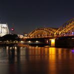 Kölner Dom mit der Hohenzollern Brücke