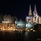 Kölner Dom mit der Philharmonie