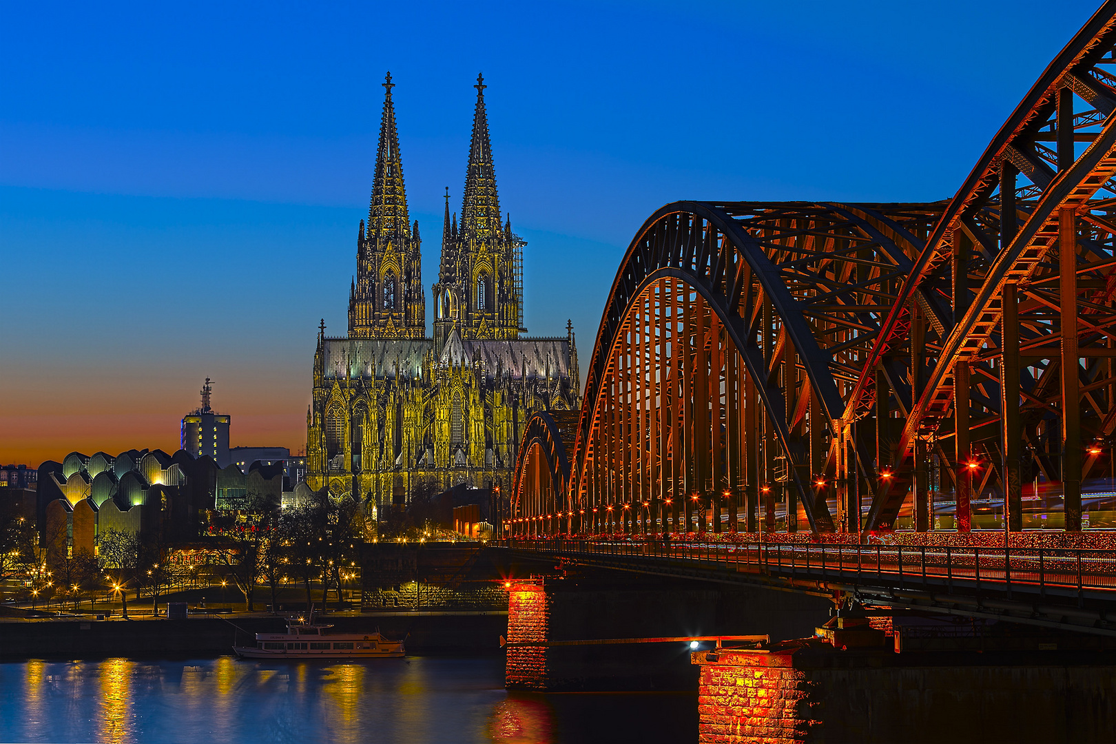 Kölner Dom mit Deutzer Brücke