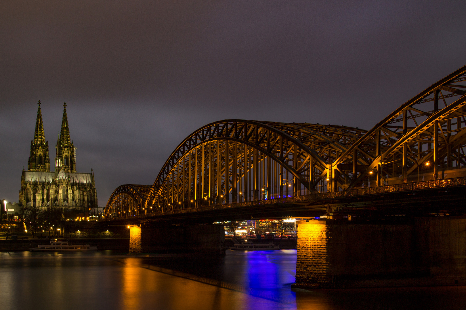 Kölner Dom mit Hohenzollern-Brücke