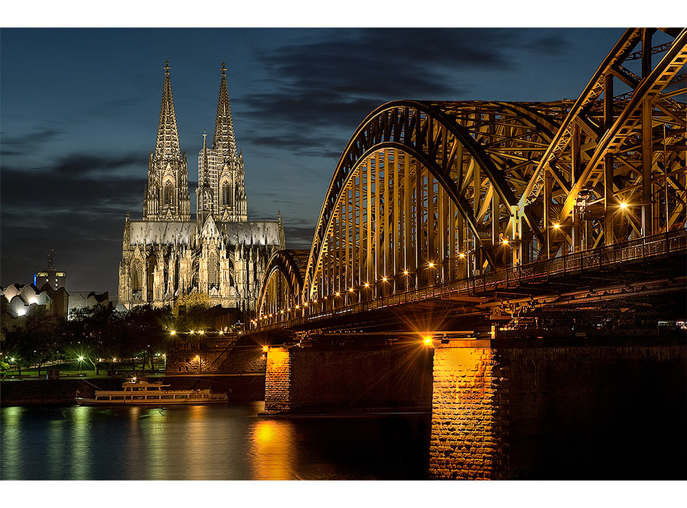 Kölner Dom mit Hohenzollernbrücke 01