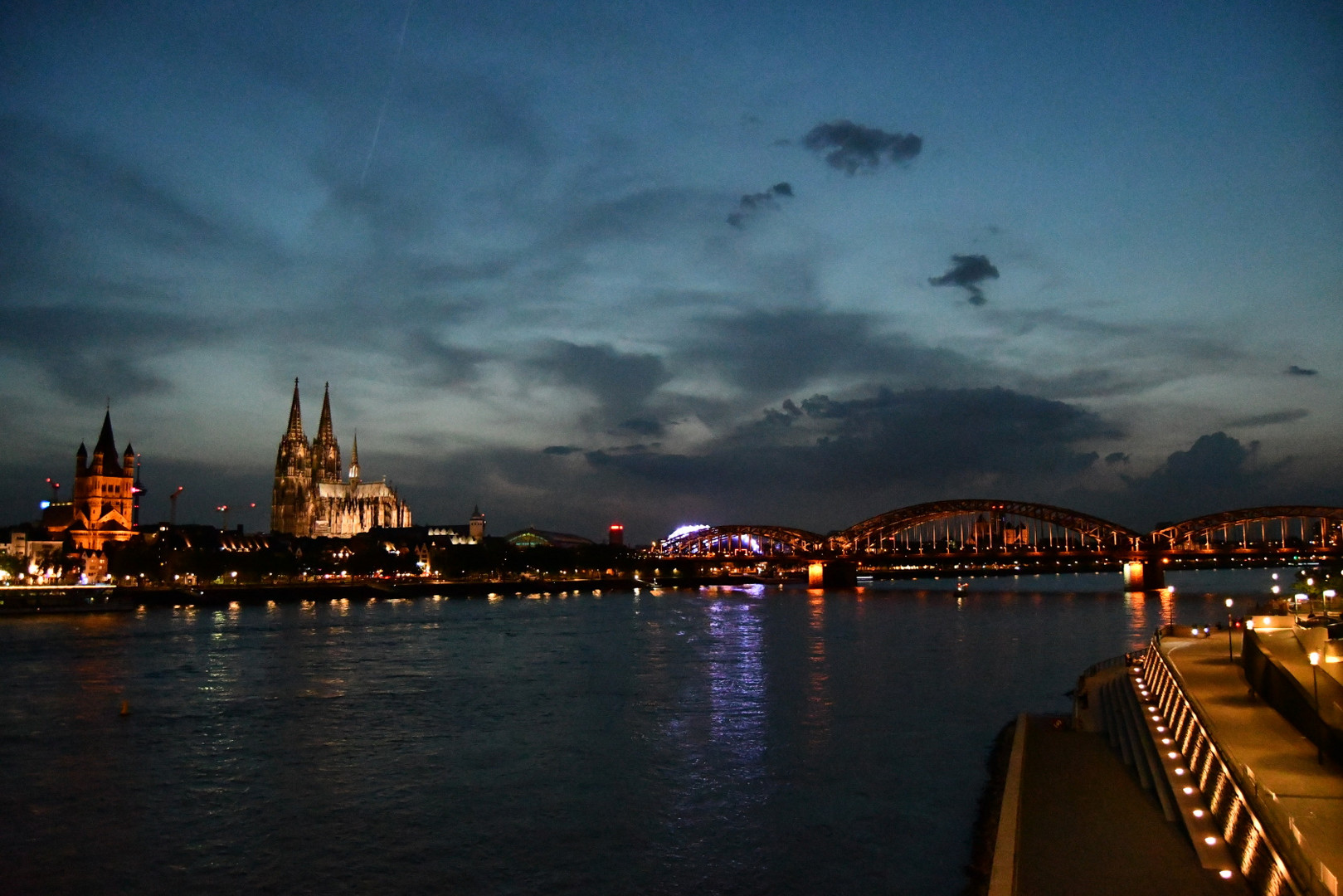 Kölner Dom mit Hohenzollernbrücke