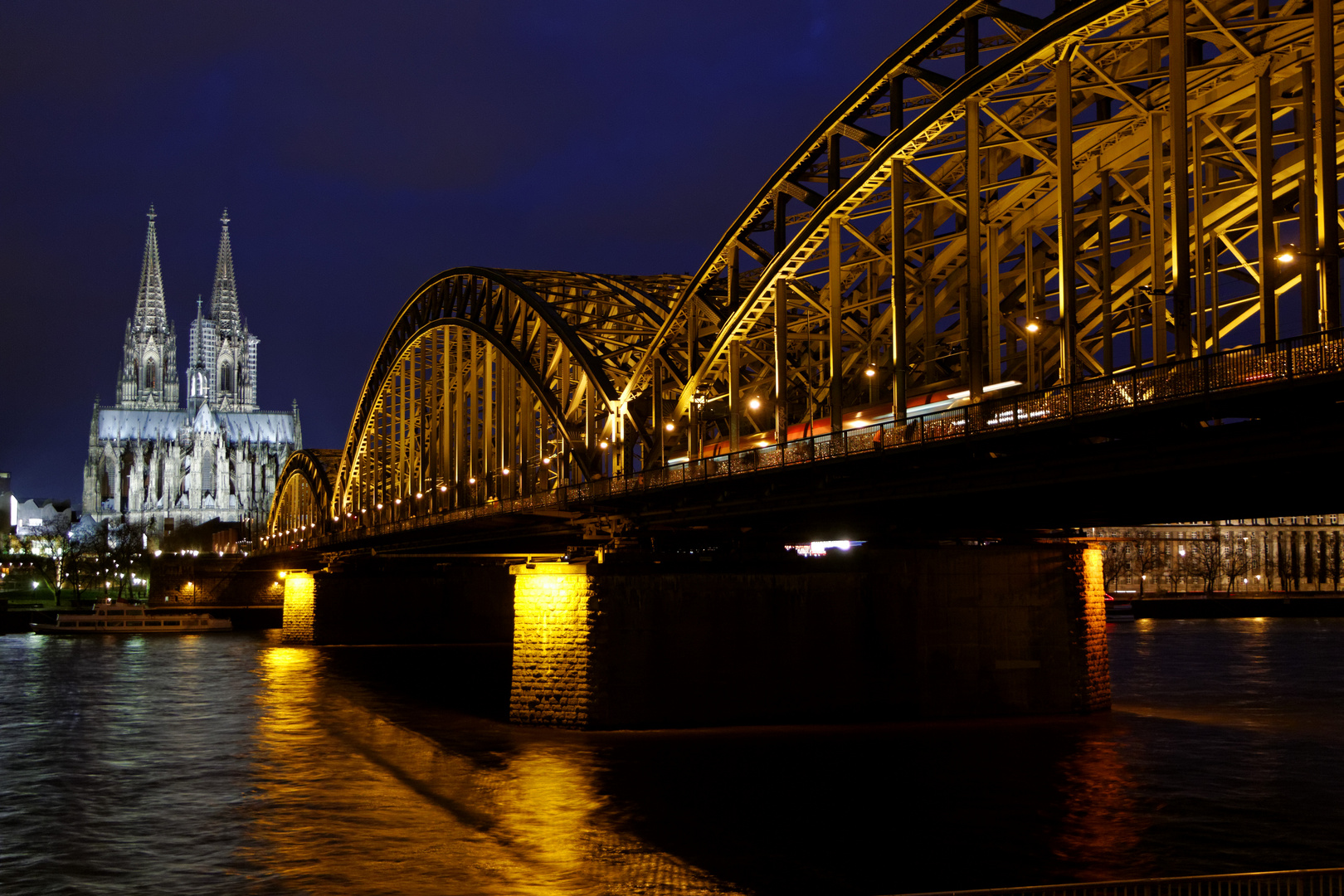 Kölner Dom mit Hohenzollernbrücke