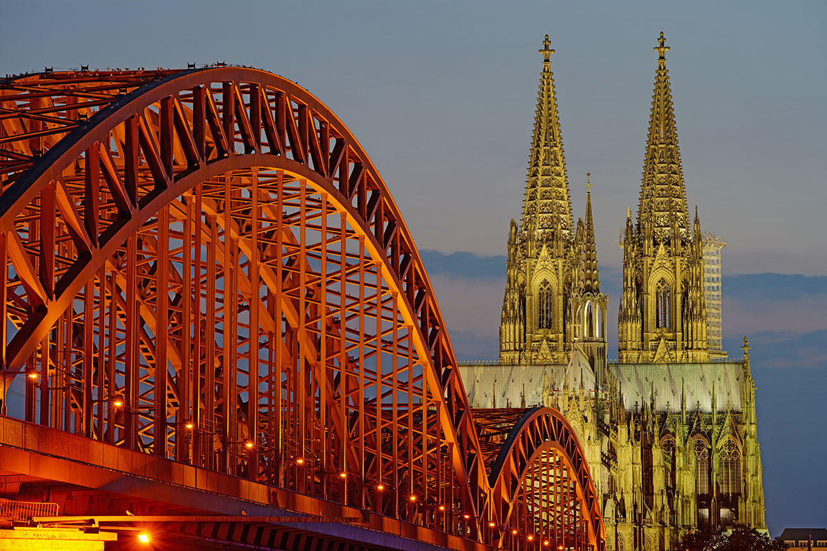 Kölner Dom mit Hohenzollernbrücke