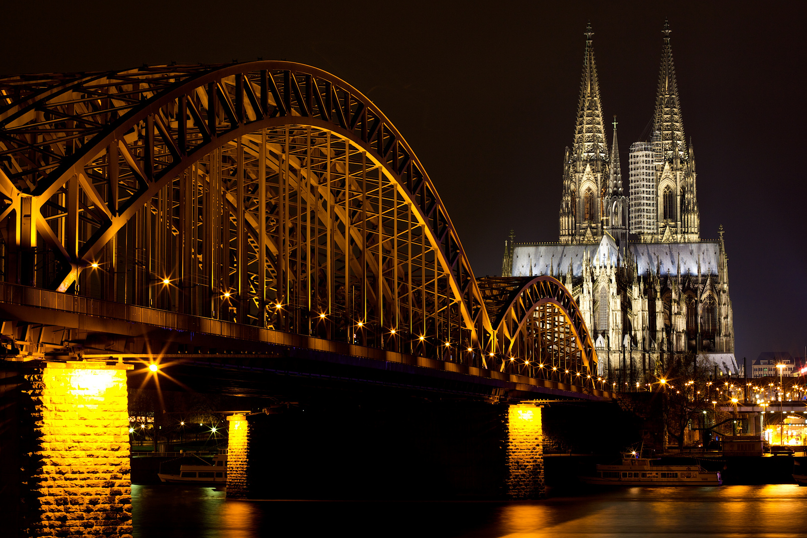 Kölner Dom mit Hohenzollernbrücke