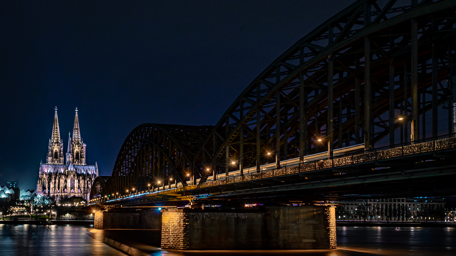 Kölner Dom mit Hohenzollernbrücke