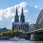 Kölner Dom, mit Hohezöllernbrücke