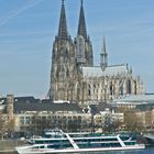 Kölner Dom mit KD Schiff MS RheinFantasie