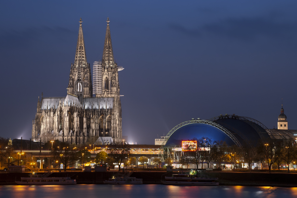 Kölner Dom mit Musical Dome