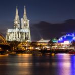 Kölner Dom mit Oper at night