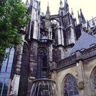 Kölner Dom mit Petrusbrunnen genannt "Drüjje Pitter"