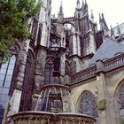 Kölner Dom mit Petrusbrunnen genannt "Drüjje Pitter"