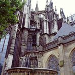 Kölner Dom mit Petrusbrunnen genannt "Drüjje Pitter"