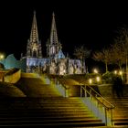 Kölner Dom mit Treppenabgang zum Rheinufer