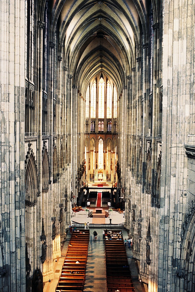 Kölner Dom, Mittelschiff vom Triforium aus fotografiert