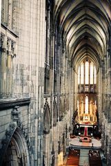 Kölner Dom, Mittelschiff vom Triforium aus fotografiert nach links