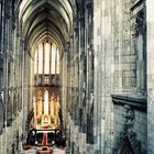 Kölner Dom, Mittelschiff vom Triforium aus fotografiert nach rechts