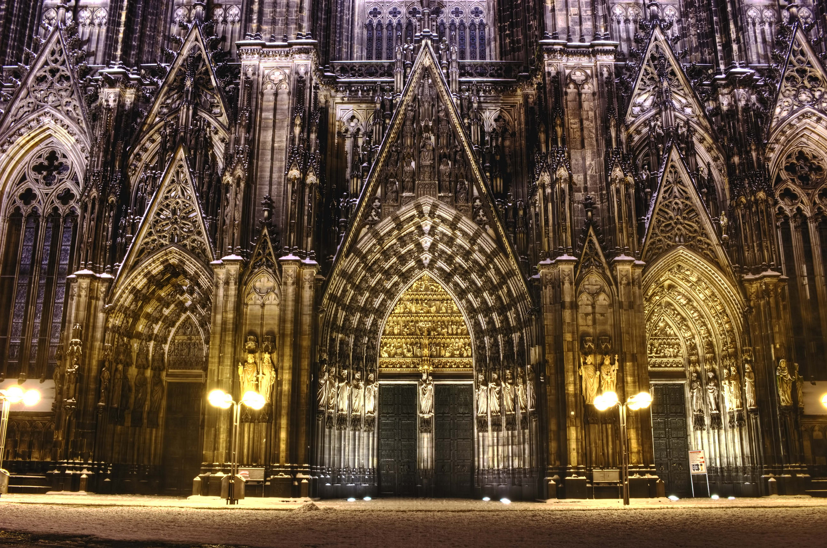 Kölner Dom Portal , Dezember 2010