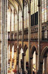 Kölner Dom, Seitenschiff vom Triforium aus fotografiert, Rechts