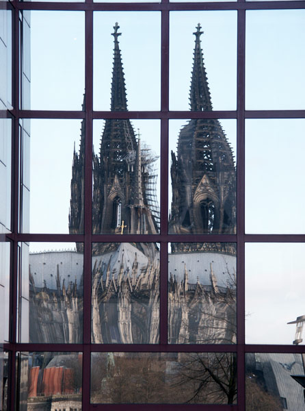 Kölner Dom spiegelt sich im Hyat