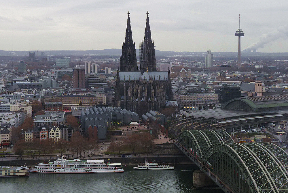 Kölner Dom --- Tele vom Triangelturm aus