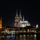 Kölner Dom und Groß St. Martin bei Nacht 