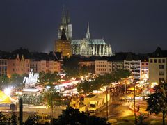 Kölner Dom und Heumarkt bei Nacht