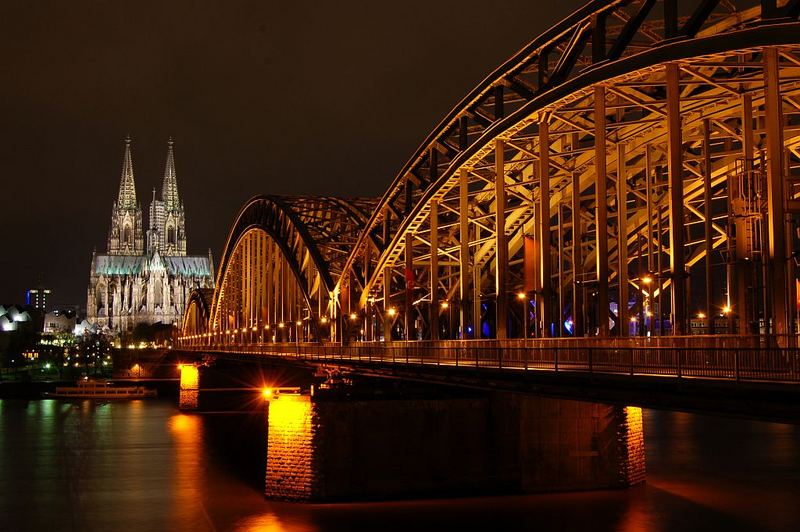 Kölner Dom und Hohenzollernbrücke am Abend des 19.03.2007