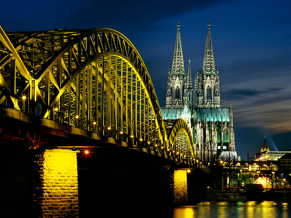 Kölner Dom und Hohenzollernbrücke am Abend [reload]