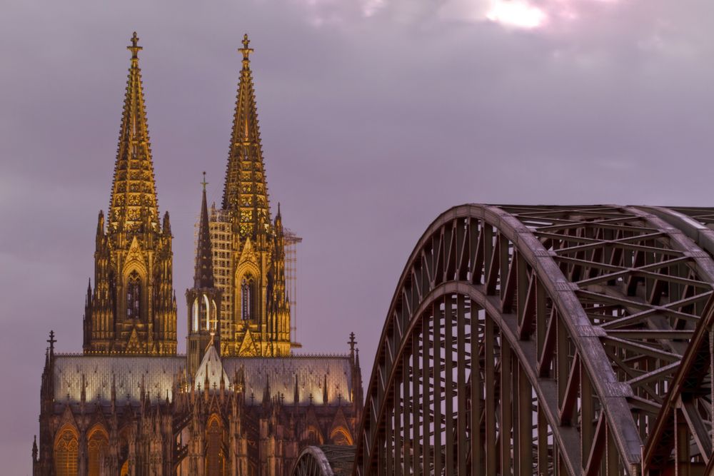 Kölner Dom und Hohenzollernbrücke bei Nacht 02