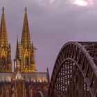 Kölner Dom und Hohenzollernbrücke bei Nacht 02