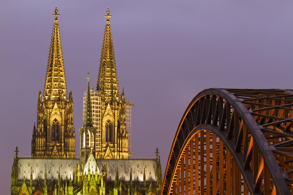 Kölner Dom und Hohenzollernbrücke bei Nacht 03