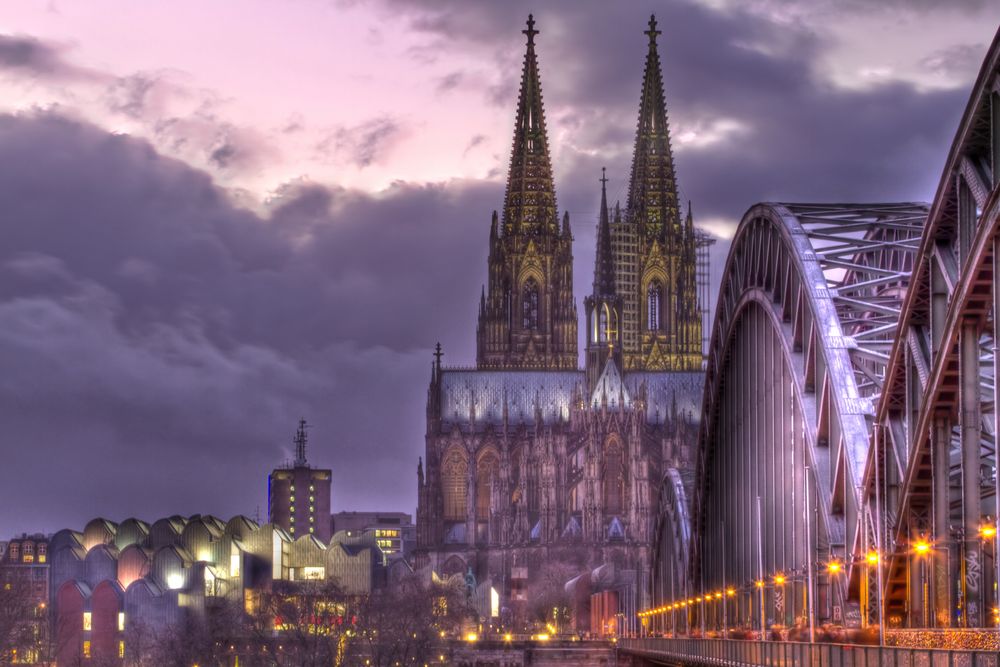 Kölner Dom und Hohenzollernbrücke bei Nacht 04