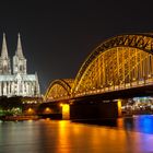 Kölner Dom und Hohenzollernbrücke bei Nacht