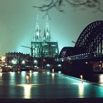 Kölner Dom und Hohenzollernbrücke bei Nacht (Querformat)