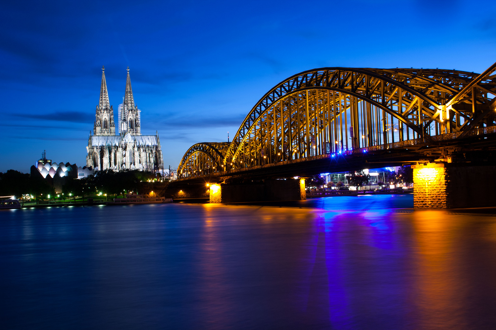 Kölner Dom und Hohenzollernbrücke by Night