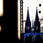 Kölner Dom und Hohenzollernbrücke vom Deutzer Bahnhof aus fotografiert