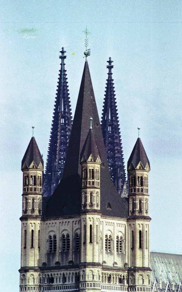 Kölner Dom und Kirche Gross St.Martin bei Tag