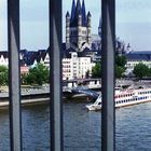 Kölner Dom und Kirche Gross St.Martin bei Tag (Hochformat)