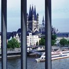 Kölner Dom und Kirche Gross St.Martin bei Tag (Querformat)