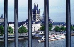 Kölner Dom und Kirche Gross St.Martin bei Tag (Querformat)