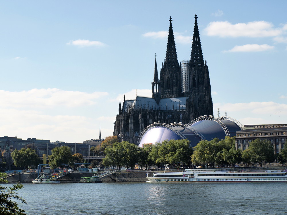 Kölner Dom vom Deutzer Rheinufer aus gesehen