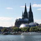 Kölner Dom vom Deutzer Rheinufer aus gesehen