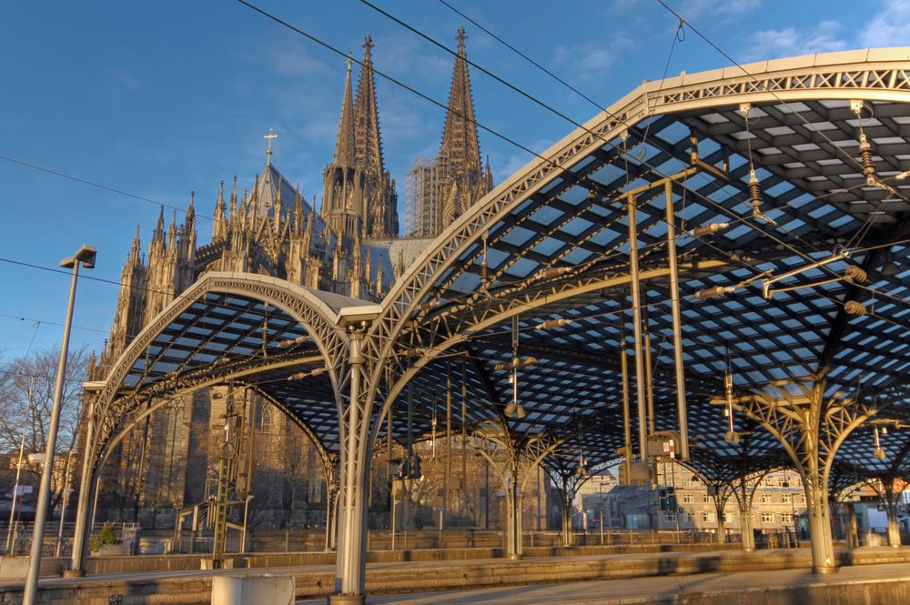 Kölner Dom vom Gleis