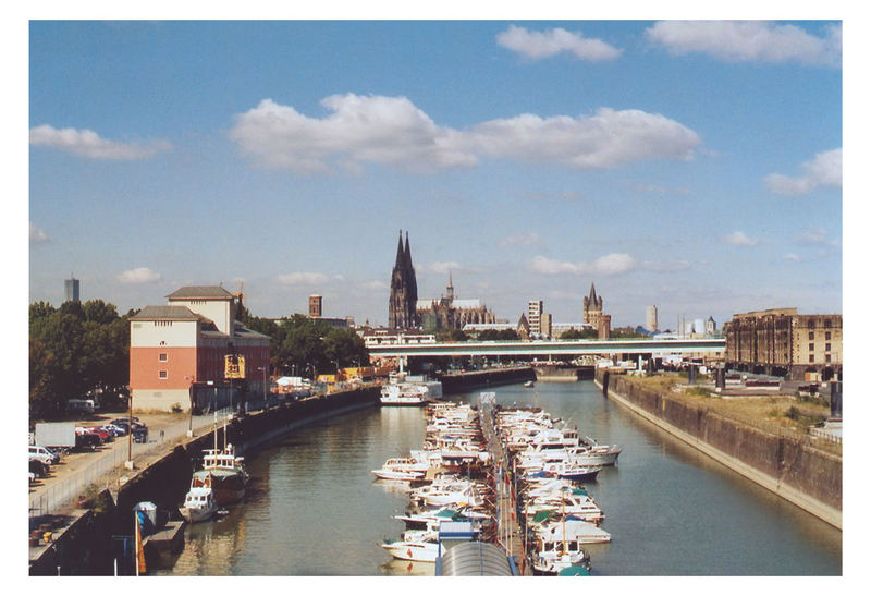 Kölner Dom vom Rheinauhafen gesehen