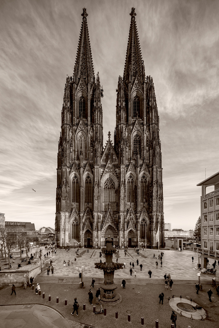 Kölner Dom Westfassade gerüstfrei