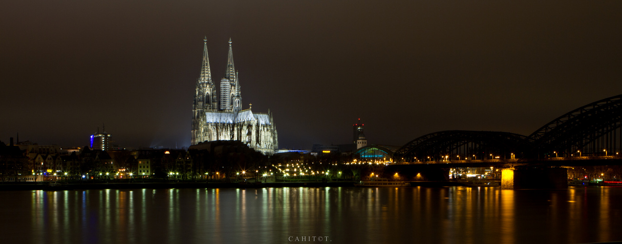 Kölner Dom zu früher Stund...