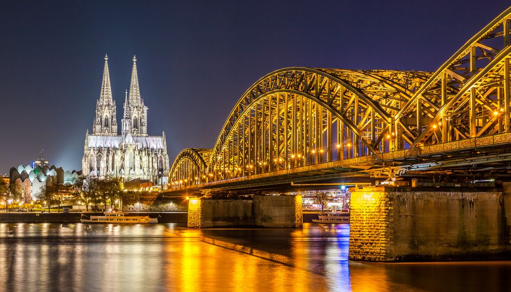 Kölner Dom zur blauen Stunde.