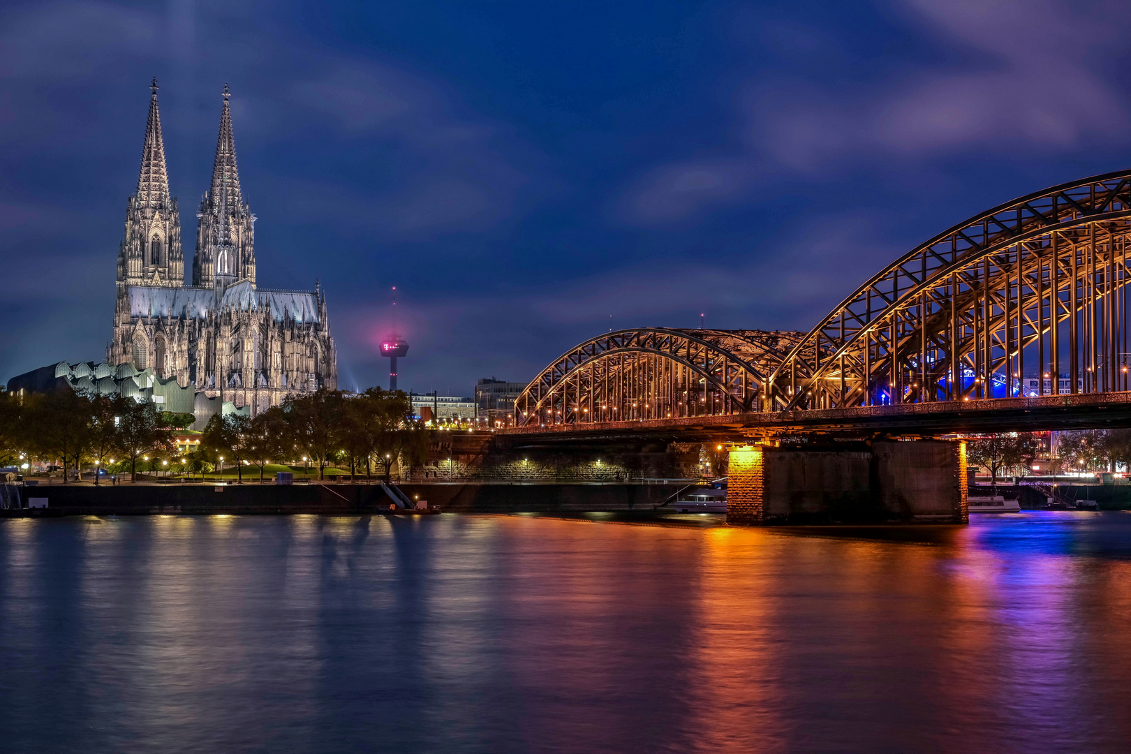 Kölner Dom zur blauen Stunde