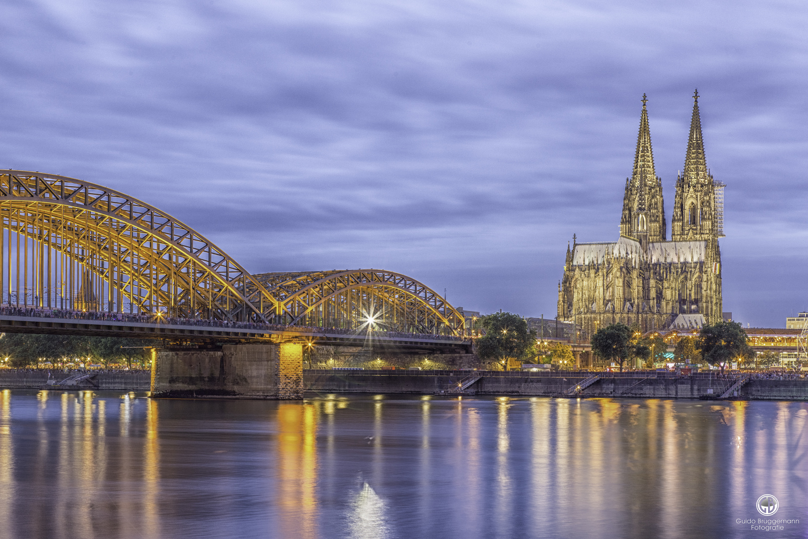 Kölner Dom zur blauen Stunde